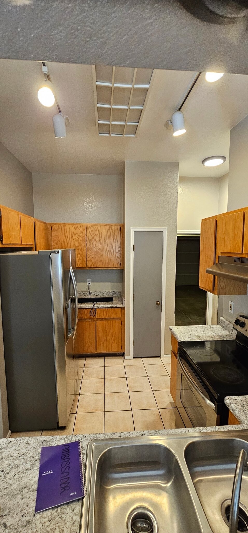 Building Photo - 3604 W Avenida Del Mar