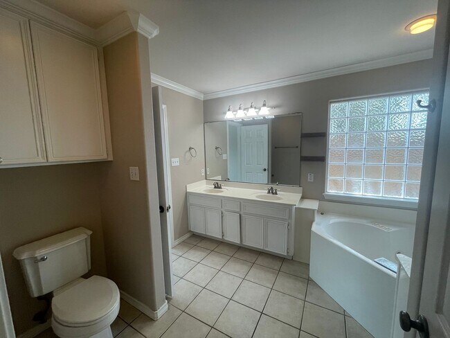 Building Photo - Waterfront Living in Corpus Christi – 3 Bed, 2 Bath Home with Boat Lifts & Scenic Views