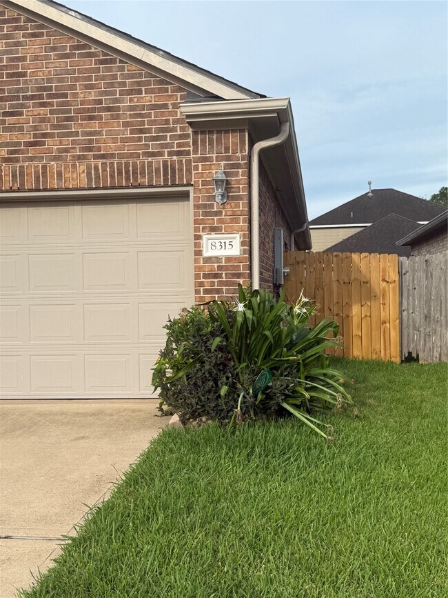 Building Photo - 8315 Quest Ct