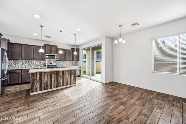 Building Photo - 668 N Sparrow Ct