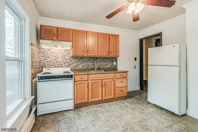 Building Photo - 155 Main St