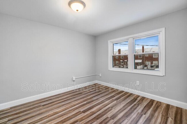 Building Photo - 2034 Kelmore Rd