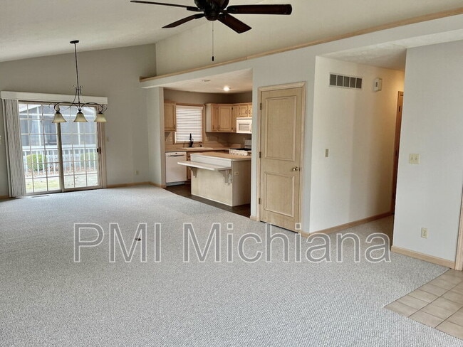 Building Photo - 1973 Creekbank Ln