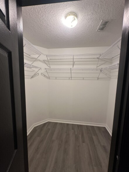 Building Photo - 2142 Blackstone Landing Dr