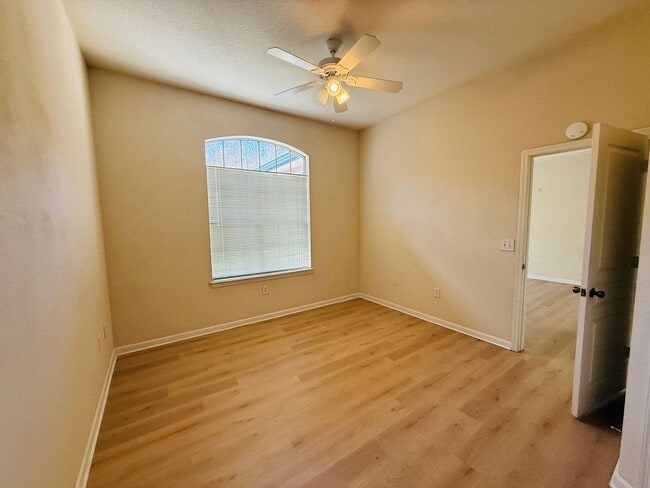 Building Photo - Beautiful Two Bedroom, Two Bath Condo For Rent in New Tampa!