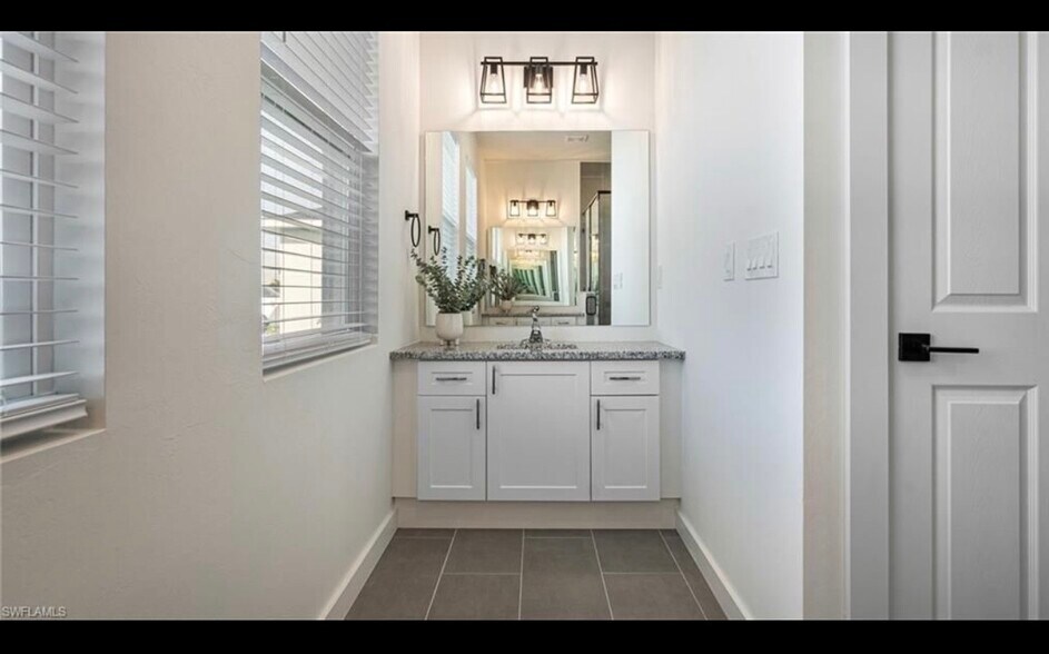 Building Photo - 417 NW 3rd Ln