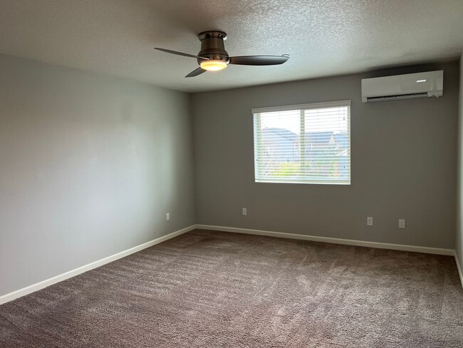 Building Photo - 1/2 1ST MONTHS RENT   AVAILABLE NOW.. Wond...