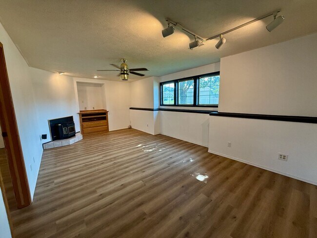Building Photo - Remodeled 4 Bed 3 Bath Indian Trail Home w...