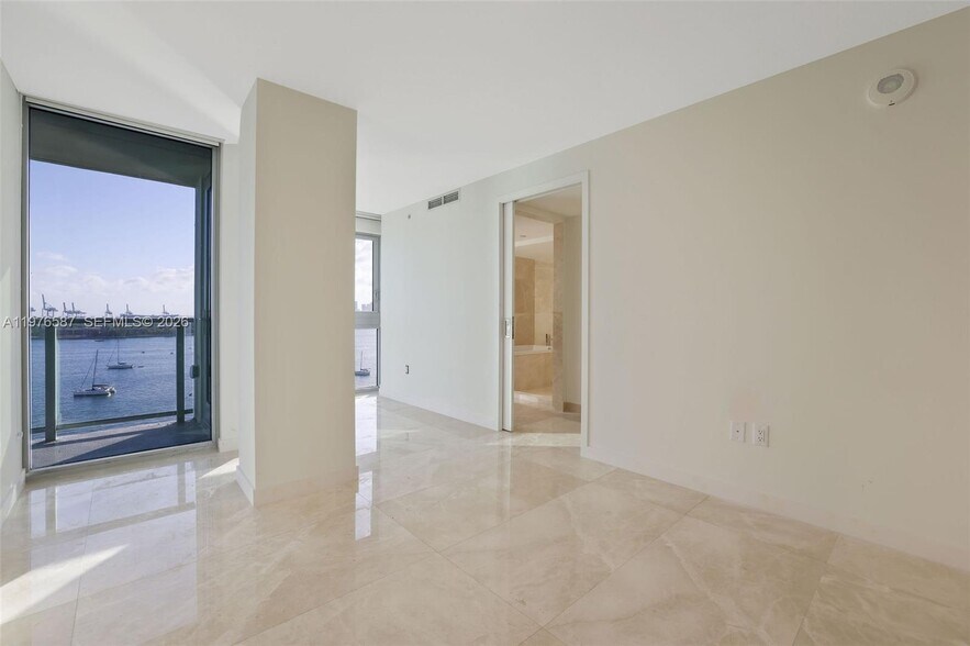 Building Photo - 1500 Bay Dr