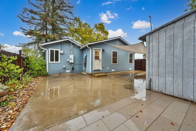 Building Photo - Charming Fully Remodeled 3-Bedroom Home wi...