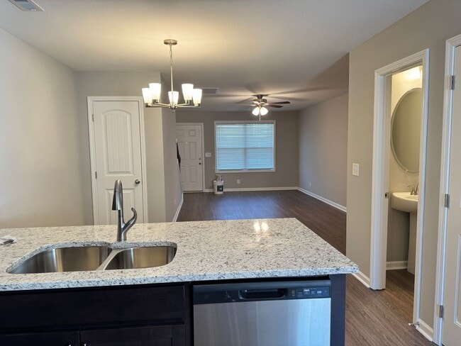 Building Photo - Luxury Living at its best! 2 Bed 2 1/2 Bath Townhome near Downtown!