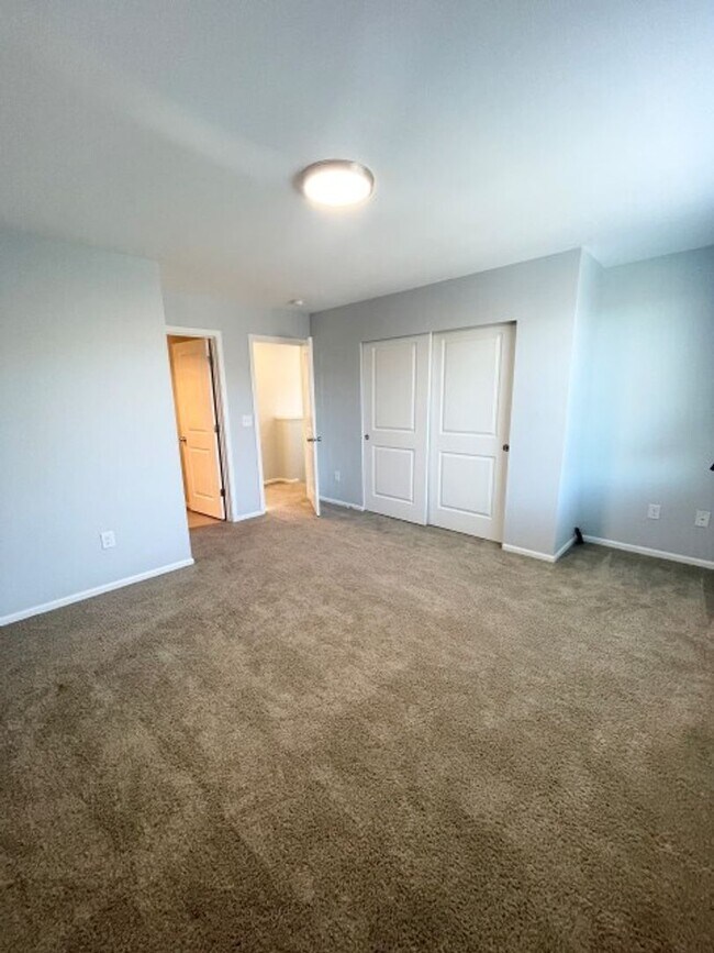 Building Photo - 3bd/3.5ba Bothell Townhouse