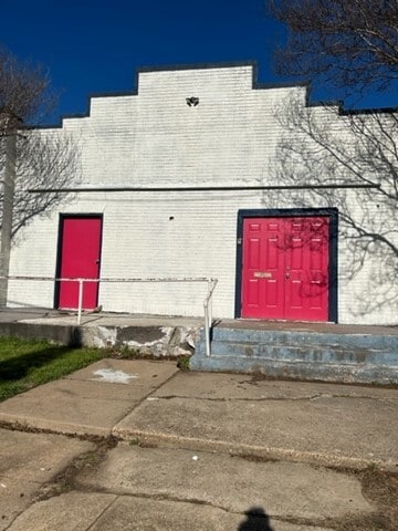 Primary Photo - 398 Graham Ave