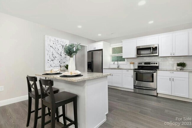 Building Photo - 3216 Credenza Rd