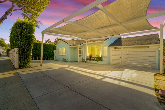 Building Photo - 1524 E Mariposa Ave