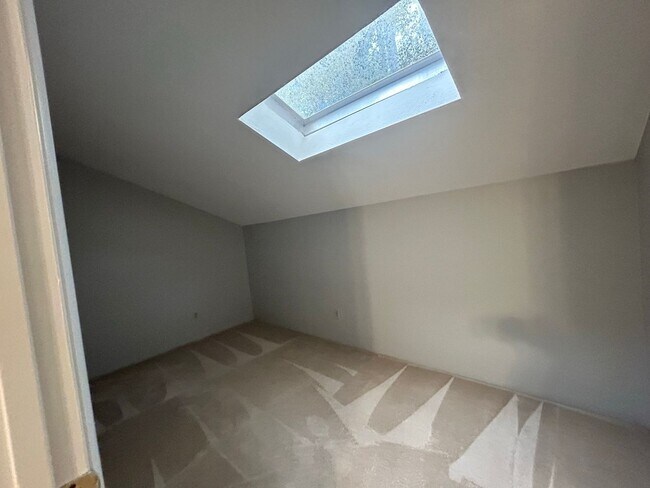 Building Photo - Longleaf 2/2 loft with bonus room-all new ...