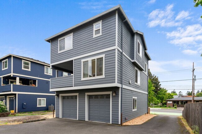 Building Photo - Creston-Kenilworth Neighborhood Newer Cons...