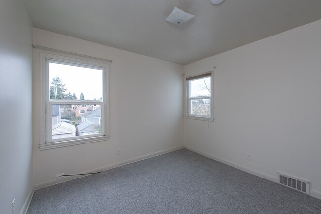 Building Photo - Awesome 2 Bed 2 Bath Seattle Home Close to...