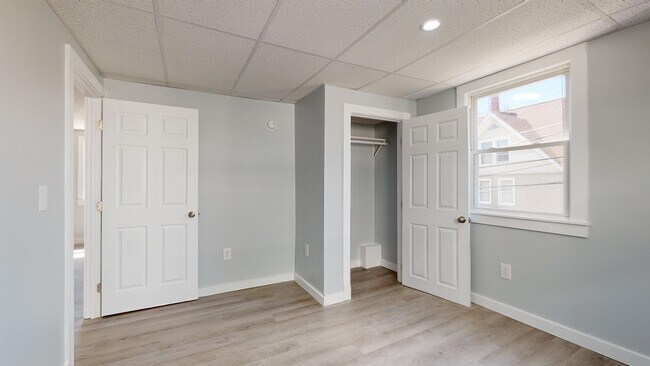 Building Photo - 7 Island Ave