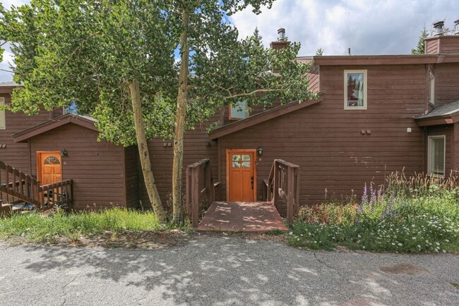 Building Photo - 6 month lease! Updated Baldy Breckenridge Townhome! Dogs negotiable!