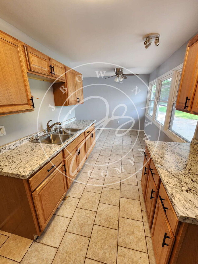 Building Photo - Charming 3-Bedroom Home in Toledo walking ...