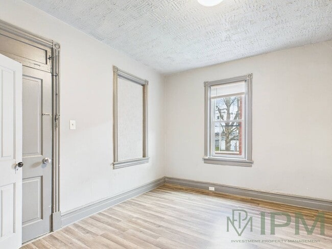 Primary Photo - 734 Lehman St