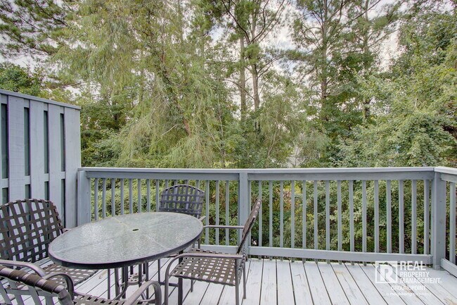 Building Photo - 8471 Yadkin Cir