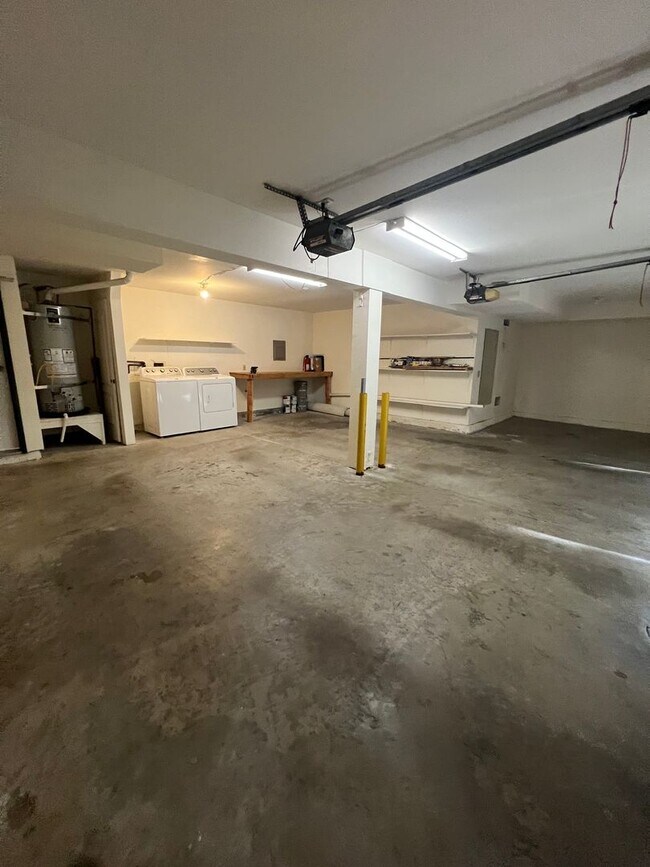 Building Photo - Spacious La Costa 3BR/3BA Townhome; gated complex w/pool, spa and tennis