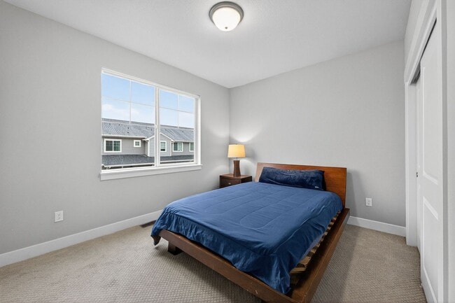 Building Photo - 8479 Cromwell Dr