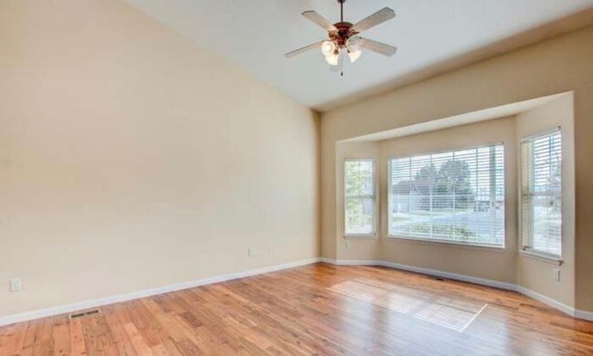 Building Photo - 221 Green Teal Dr