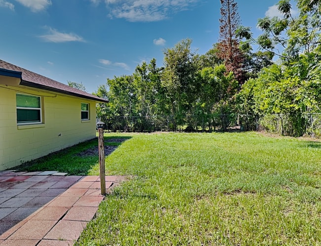 Building Photo - 1016 Manchester Cir