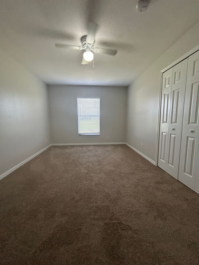 Building Photo - 3 Bedroom 2 Bath 2 Car Garage In Cape Coral!