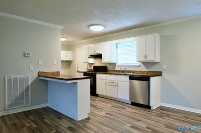 Building Photo - 2020 Ridge Crest Dr