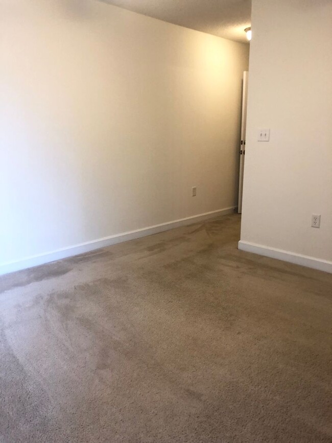 Building Photo - 431 Harts Cove Way