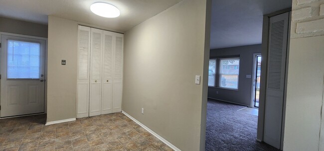 Building Photo - Nice, 3 Bedrooms, 1 Bath, Brick Ranch Home...