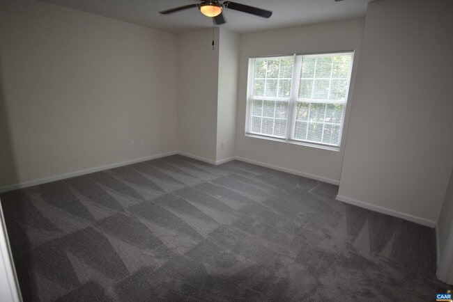 Building Photo - 19 Woodlawn Dr