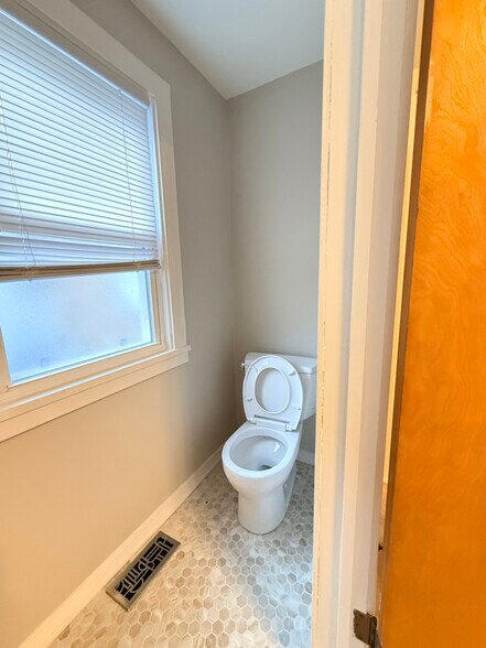 Building Photo - 4144 Park Ave