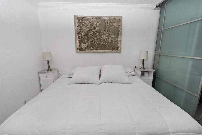 Building Photo - 1880 S Ocean Dr