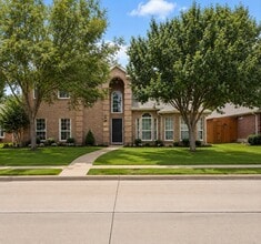 Building Photo - 1622 Lake Travis Dr