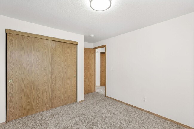Building Photo - Updated SE Portland Townhome - Near Woodstock