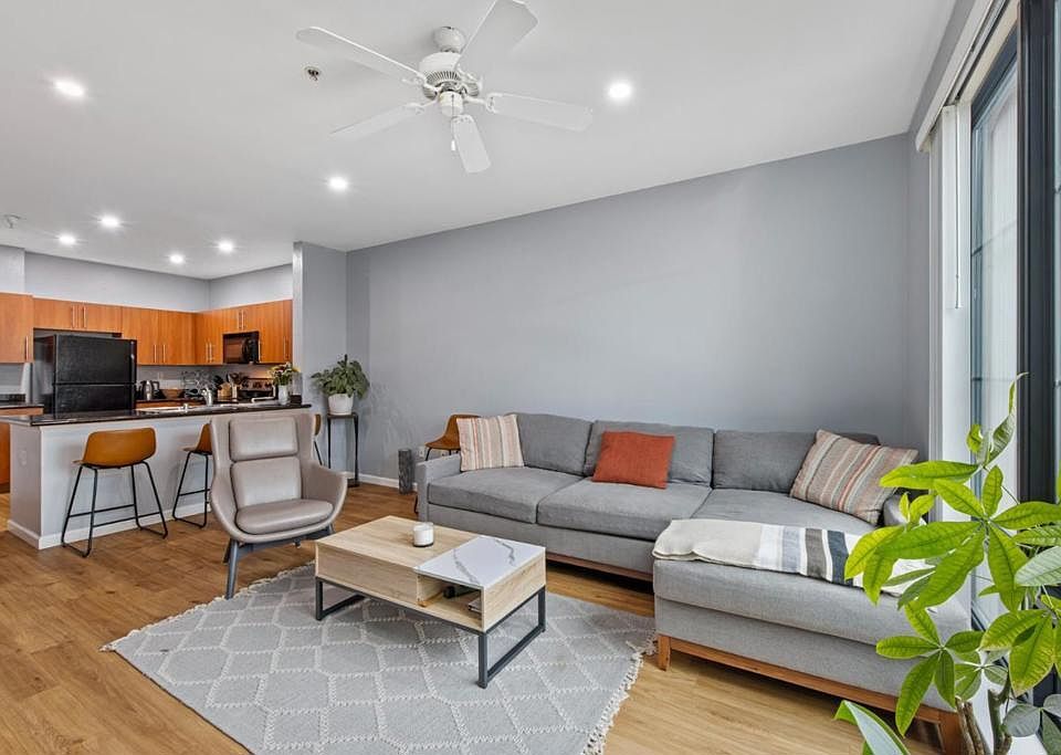 Building Photo - 1060 S Third St