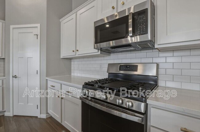 Building Photo - 2747 S Wildrose