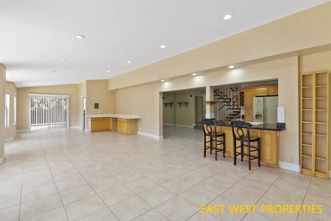 Building Photo - 11186 Lavender Ave
