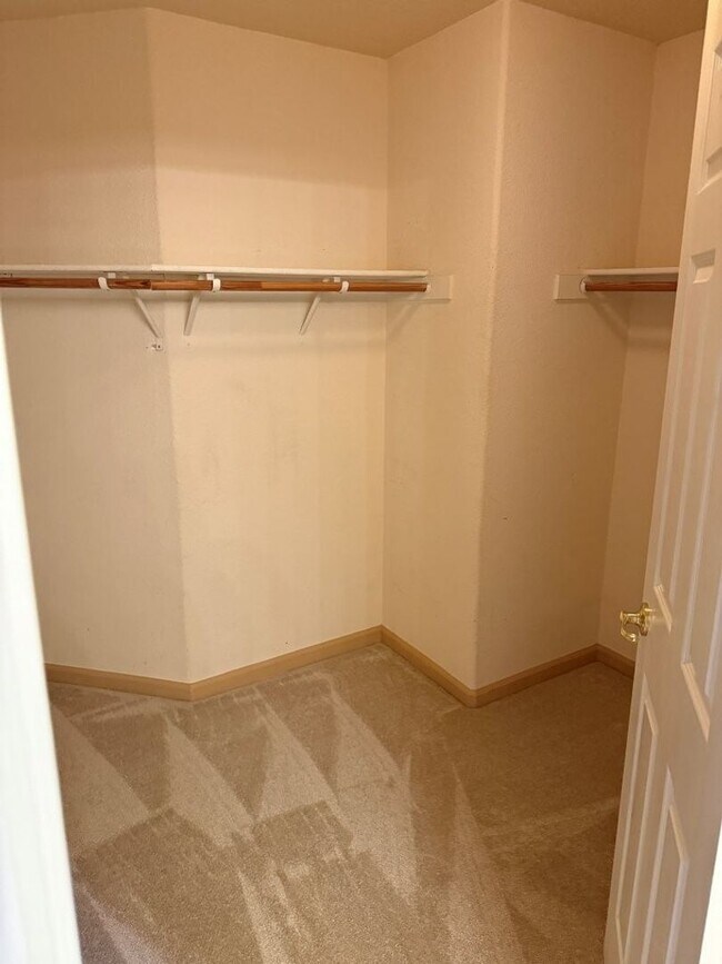 Building Photo - Modern 4 Bedroom w/ Loft Stonegate Area Vacaville *Star Rentals