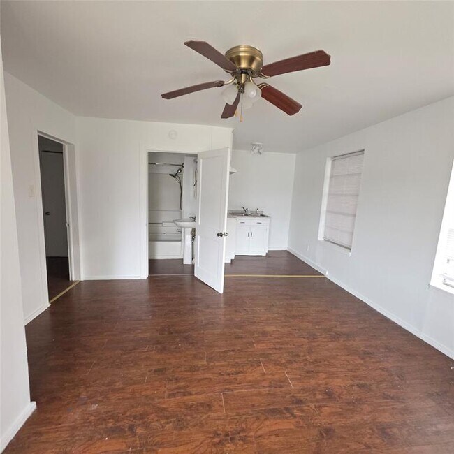 Building Photo - 100 N 1st St