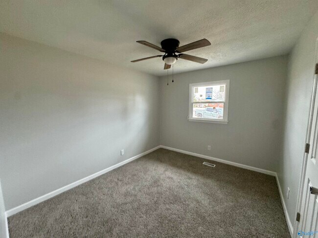 Building Photo - 1801 US Hwy 72 W