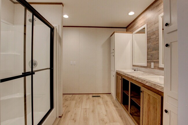 Building Photo - 295 Seays Rd