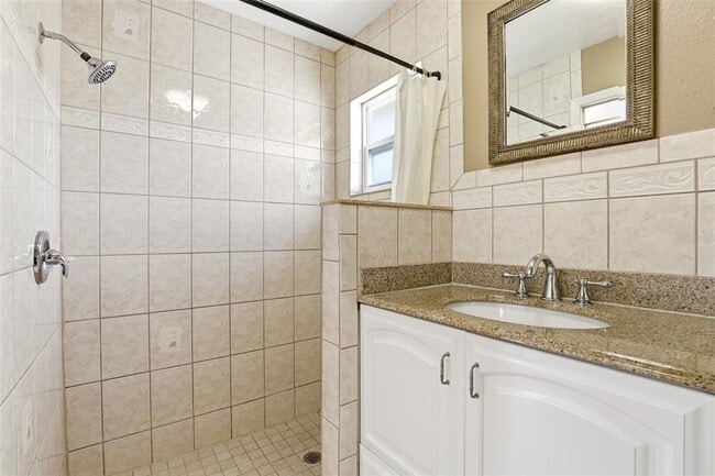 Building Photo - 125 W 5th St