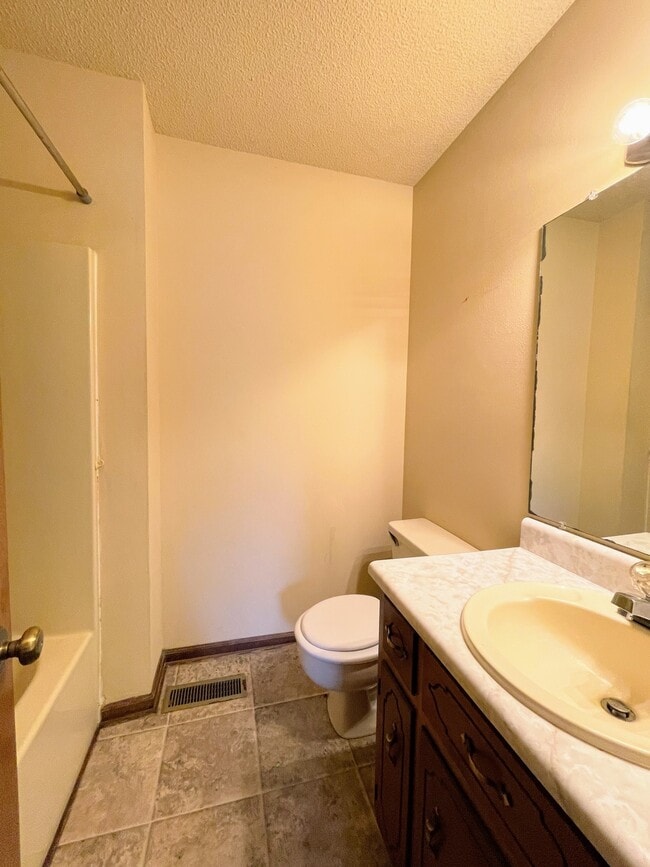 Building Photo - 112 Hazelwood Dr
