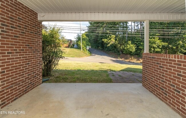 Building Photo - 4622 Ventura Dr